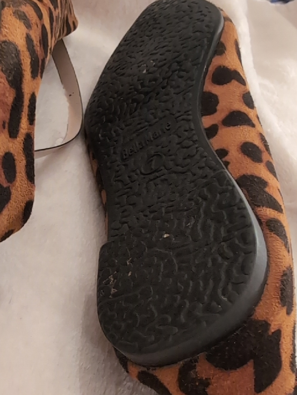 Leopard Print Pointed Toe Flats - Women's Size 7 - Picture 8 of 11